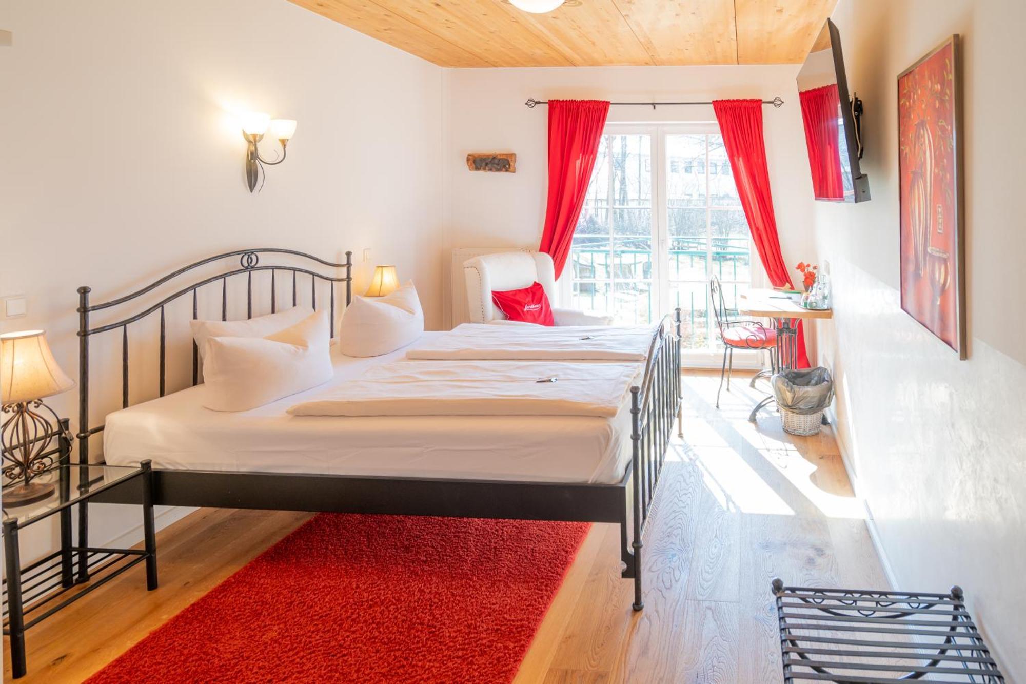 Landhaus Hotel Вольфратсгаузен Екстер'єр фото