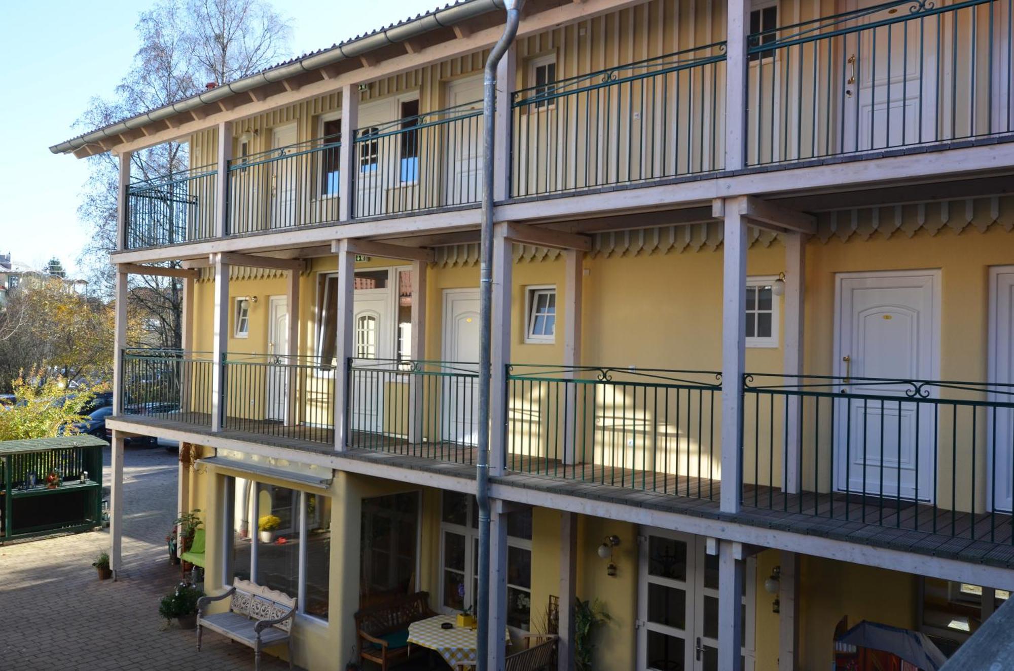 Landhaus Hotel Вольфратсгаузен Екстер'єр фото
