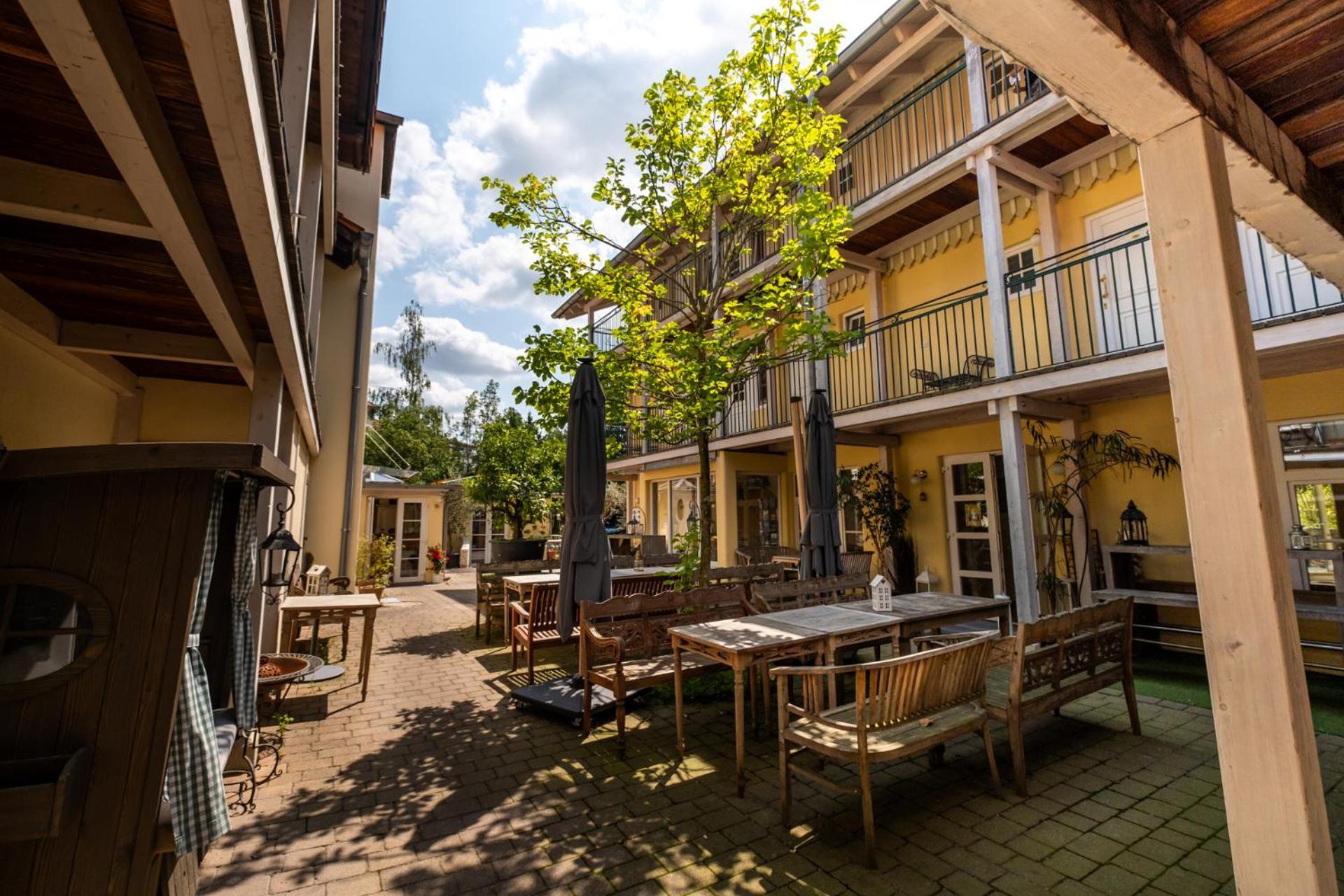 Landhaus Hotel Вольфратсгаузен Екстер'єр фото